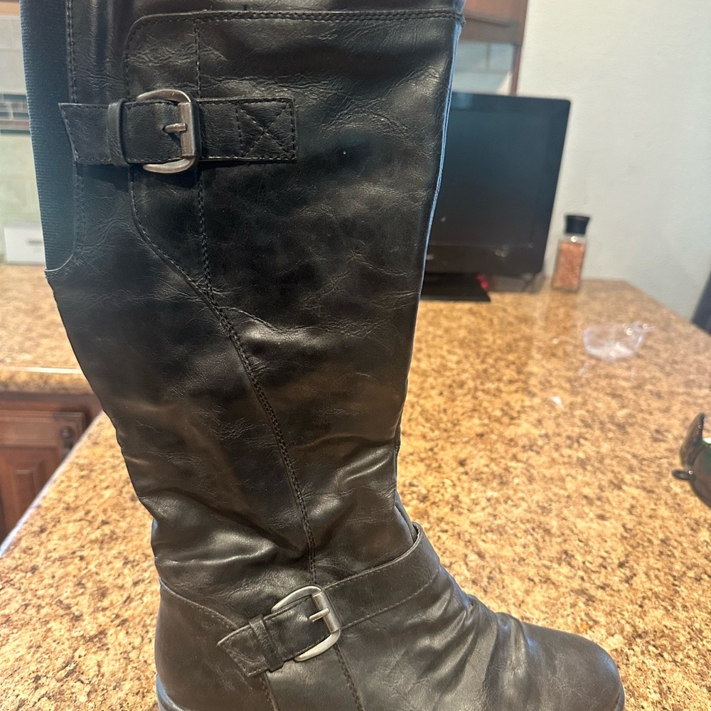 BareTraps Black Heeled Boots